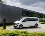 2020 Mercedes-Benz EQV 300 (Color: Mountain Crystal White Metallic) Front Three-Quarter Wallpapers 150x120 (13)
