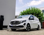 2020 Mercedes-Benz EQV 300 (Color: Mountain Crystal White Metallic) Front Three-Quarter Wallpapers 150x120 (12)