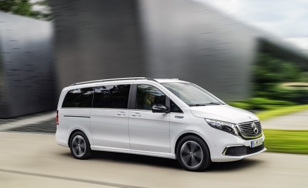 2020 Mercedes-Benz EQV 300 (Color: Mountain Crystal White Metallic) Front Three-Quarter Wallpapers 450x275 (5)