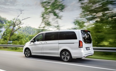 2020 Mercedes-Benz EQV 300 (Color: Mountain Crystal White Metallic) Rear Three-Quarter Wallpapers 450x275 (9)