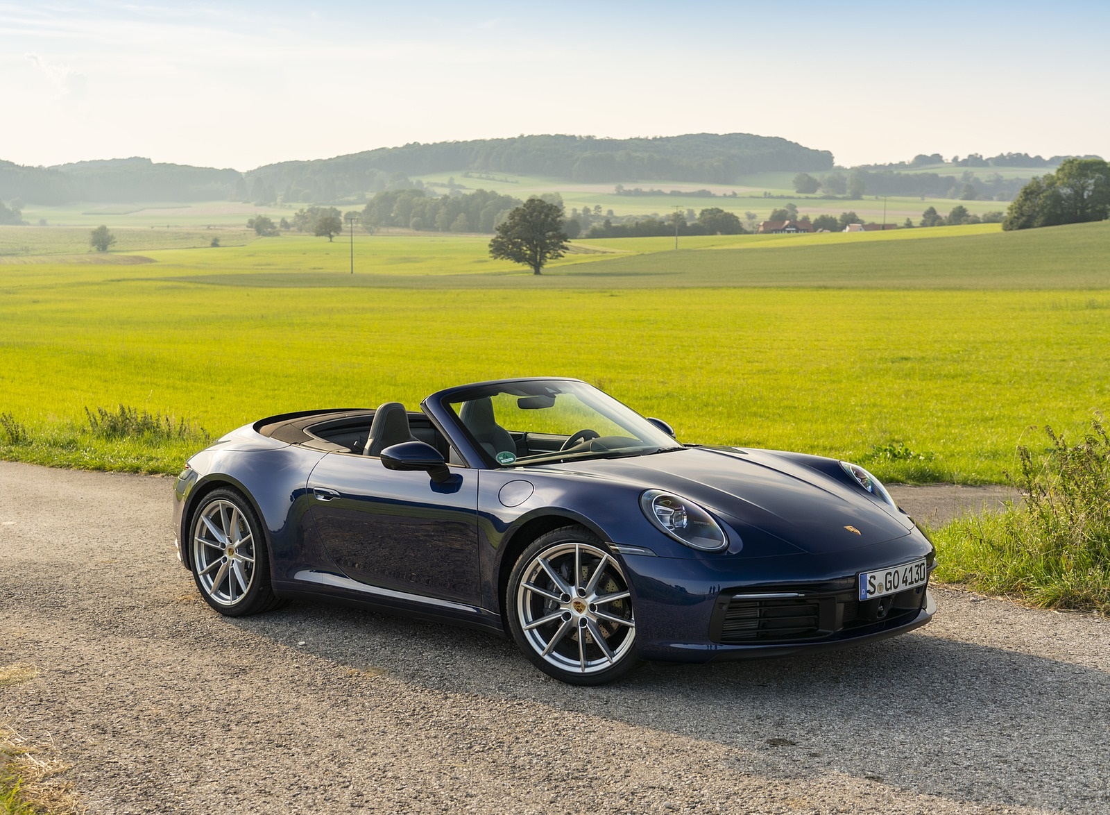 2020 Porsche 911 Carrera Cabriolet (Color: Gentian Blue Metallic) Front Three-Quarter Wallpapers #34 of 61