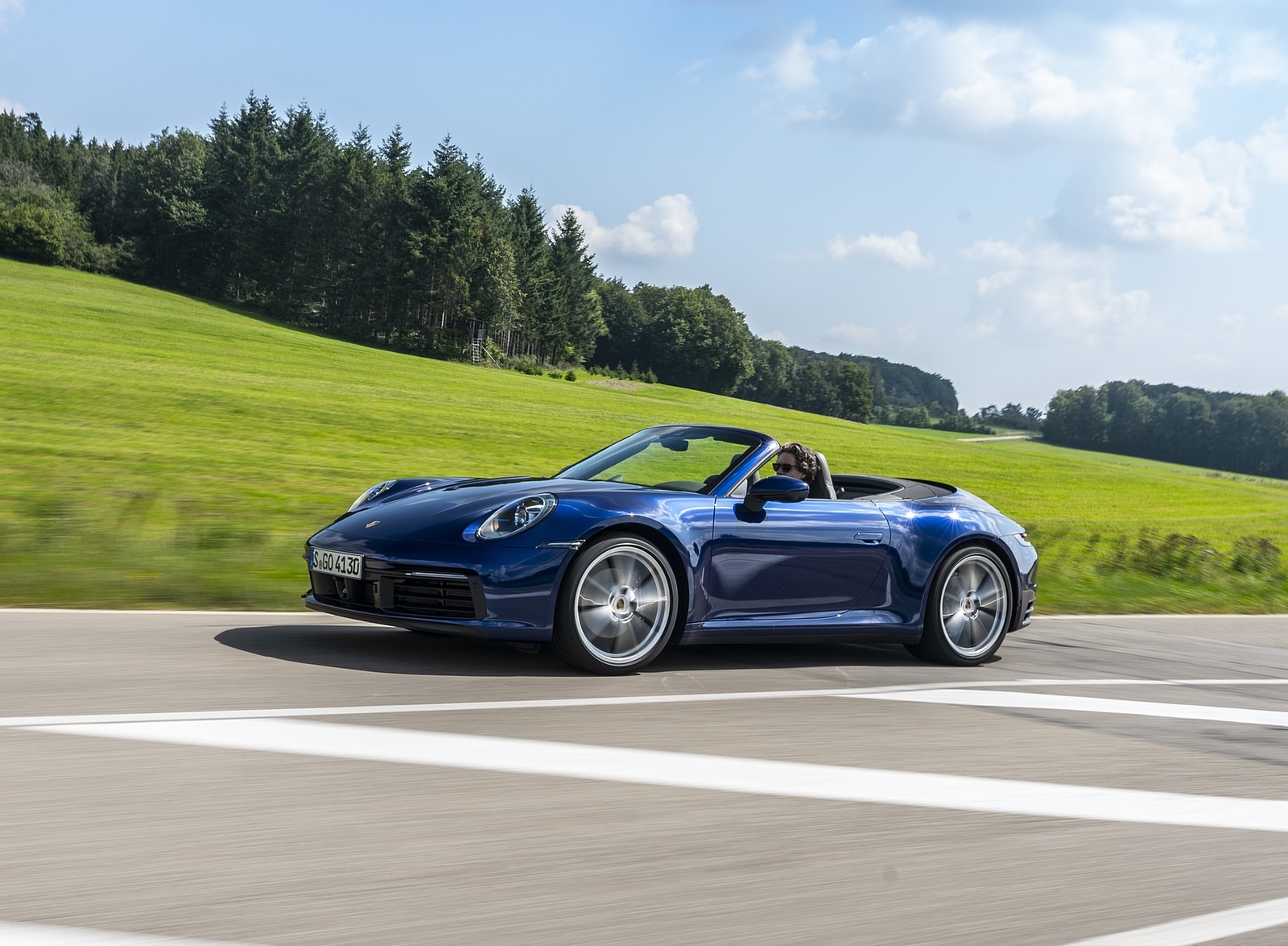 2020 Porsche 911 Carrera Cabriolet (Color: Gentian Blue Metallic) Front Three-Quarter Wallpapers #11 of 61