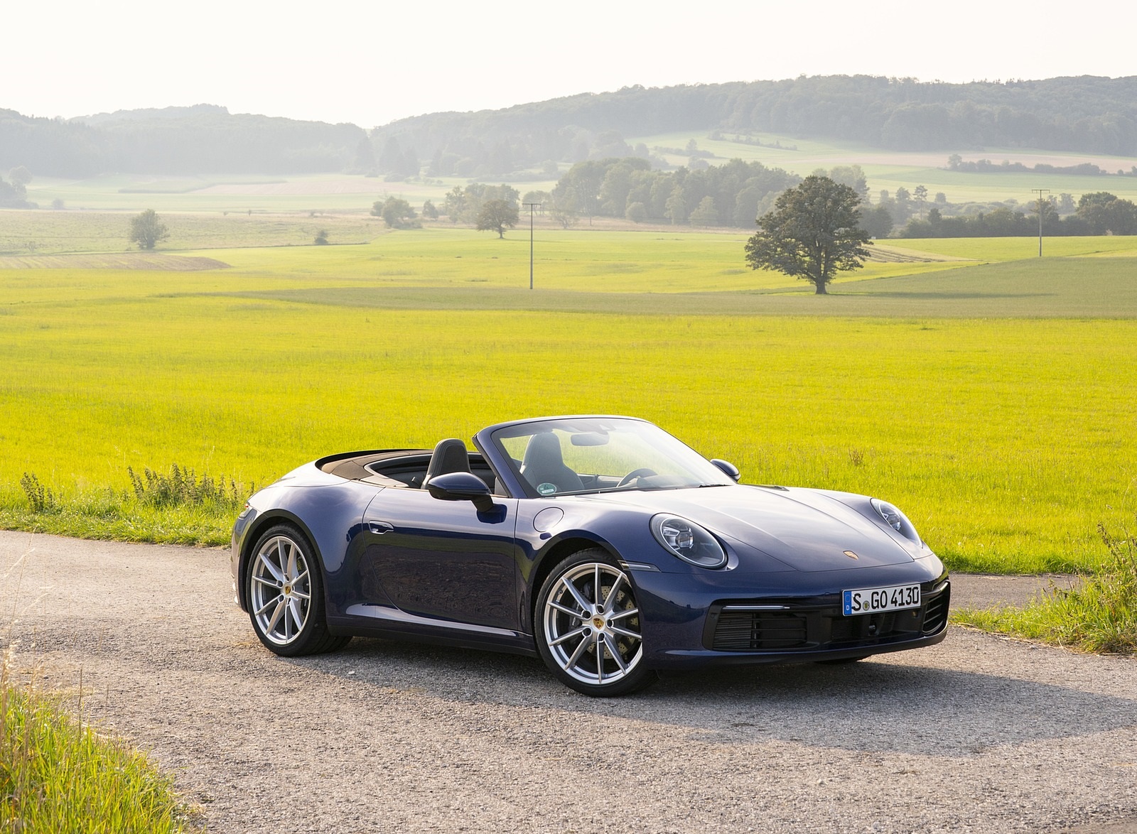 2020 Porsche 911 Carrera Cabriolet (Color: Gentian Blue Metallic) Front Three-Quarter Wallpapers #36 of 61