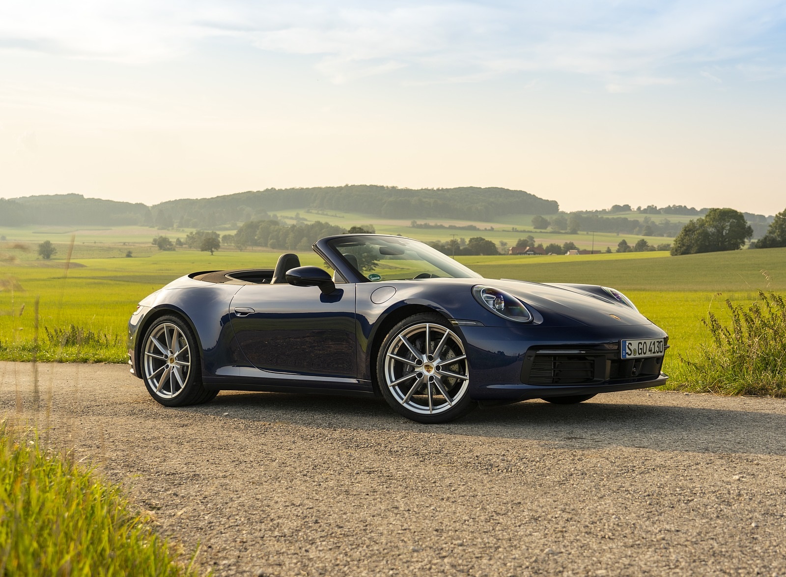 2020 Porsche 911 Carrera Cabriolet (Color: Gentian Blue Metallic) Front Three-Quarter Wallpapers #38 of 61