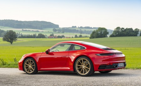 2020 Porsche 911 Carrera Coupe (Color: Guards Red) Rear Three-Quarter Wallpapers 450x275 (42)