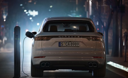2020 Porsche Cayenne Turbo S E-Hybrid Charging Wallpapers 450x275 (41)