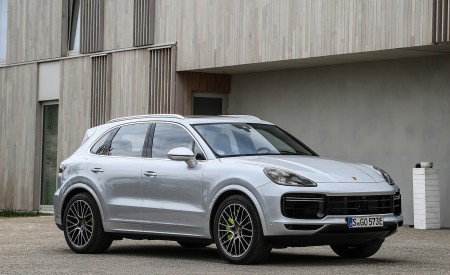2020 Porsche Cayenne Turbo S E-Hybrid Front Three-Quarter Wallpapers 450x275 (14)