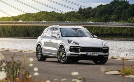 2020 Porsche Cayenne Turbo S E-Hybrid Front Three-Quarter Wallpapers 450x275 (15)