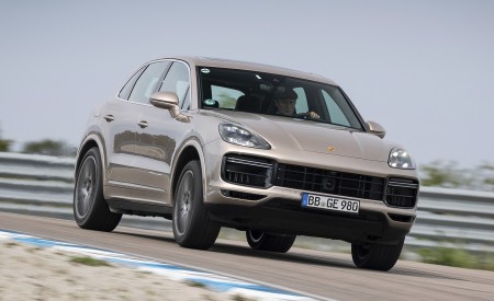 2020 Porsche Cayenne Turbo S E-Hybrid Front Three-Quarter Wallpapers 450x275 (26)