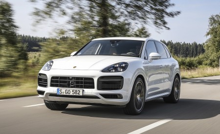 2020 Porsche Cayenne Turbo S E-Hybrid Front Three-Quarter Wallpapers 450x275 (33)