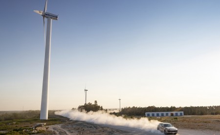 2020 Porsche Cayenne Turbo S E-Hybrid Front Three-Quarter Wallpapers 450x275 (27)