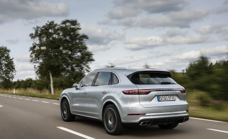2020 Porsche Cayenne Turbo S E-Hybrid Rear Three-Quarter Wallpapers 450x275 (7)