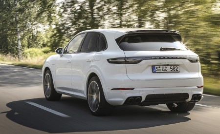 2020 Porsche Cayenne Turbo S E-Hybrid Rear Three-Quarter Wallpapers 450x275 (34)