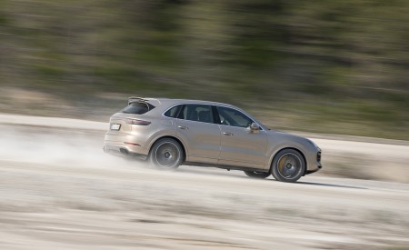 2020 Porsche Cayenne Turbo S E-Hybrid Side Wallpapers 450x275 (31)