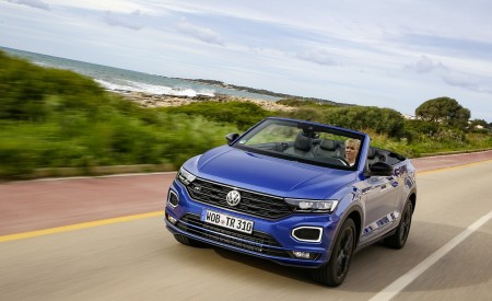 2020 Volkswagen T-Roc Cabriolet Front Three-Quarter Wallpapers 450x275 (32)