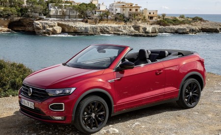 2020 Volkswagen T-Roc Cabriolet Front Three-Quarter Wallpapers 450x275 (109)