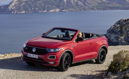 2020 Volkswagen T-Roc Cabriolet Front Three-Quarter Wallpapers 450x275 (110)