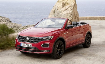 2020 Volkswagen T-Roc Cabriolet Front Three-Quarter Wallpapers 450x275 (92)