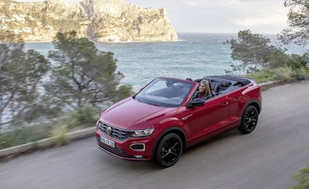 2020 Volkswagen T-Roc Cabriolet Front Three-Quarter Wallpapers 450x275 (83)