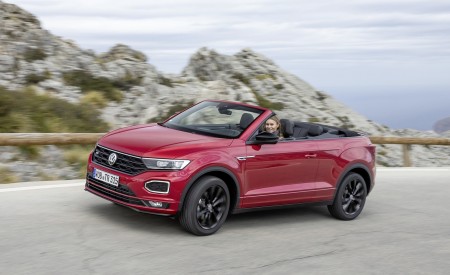 2020 Volkswagen T-Roc Cabriolet Front Three-Quarter Wallpapers 450x275 (93)