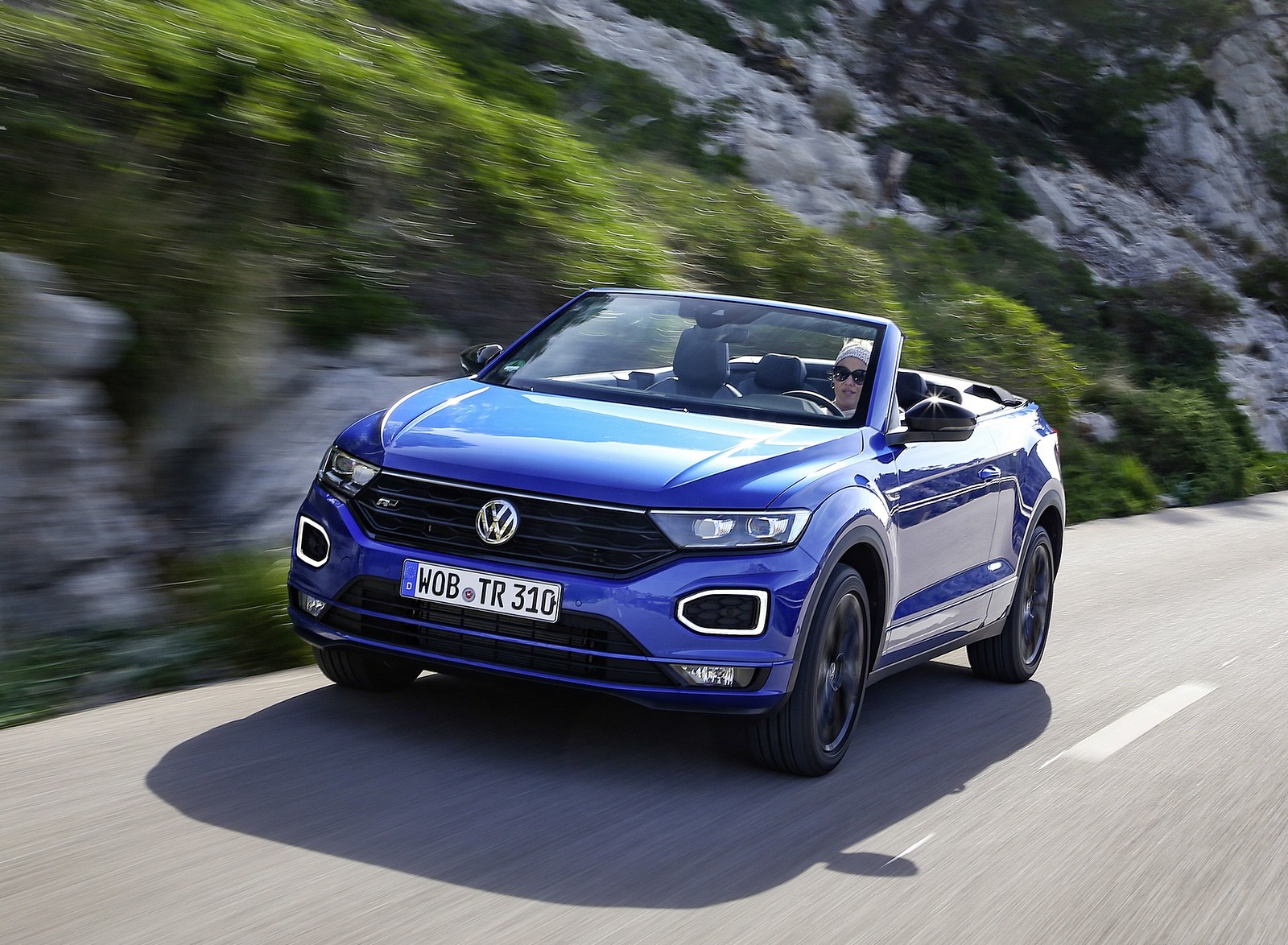 2020 Volkswagen T-Roc Cabriolet Front Three-Quarter Wallpapers #3 of 205