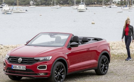 2020 Volkswagen T-Roc Cabriolet Front Three-Quarter Wallpapers 450x275 (128)