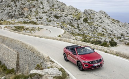 2020 Volkswagen T-Roc Cabriolet Front Three-Quarter Wallpapers 450x275 (95)