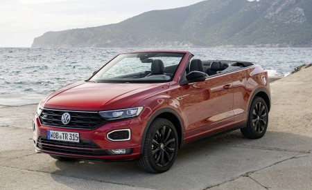 2020 Volkswagen T-Roc Cabriolet Front Three-Quarter Wallpapers 450x275 (131)