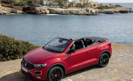 2020 Volkswagen T-Roc Cabriolet Front Three-Quarter Wallpapers 450x275 (106)