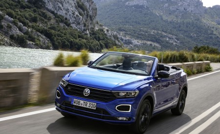 2020 Volkswagen T-Roc Cabriolet Front Three-Quarter Wallpapers 450x275 (30)