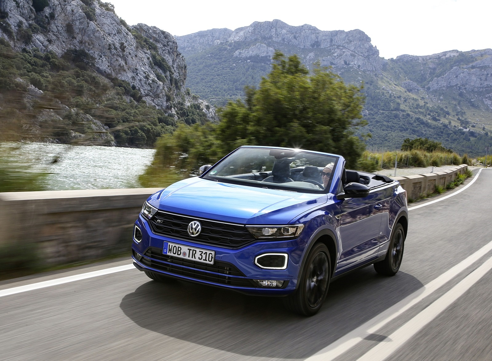 2020 Volkswagen T-Roc Cabriolet Front Three-Quarter Wallpapers #31 of 205