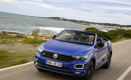 2020 Volkswagen T-Roc Cabriolet Front Three-Quarter Wallpapers 450x275 (33)