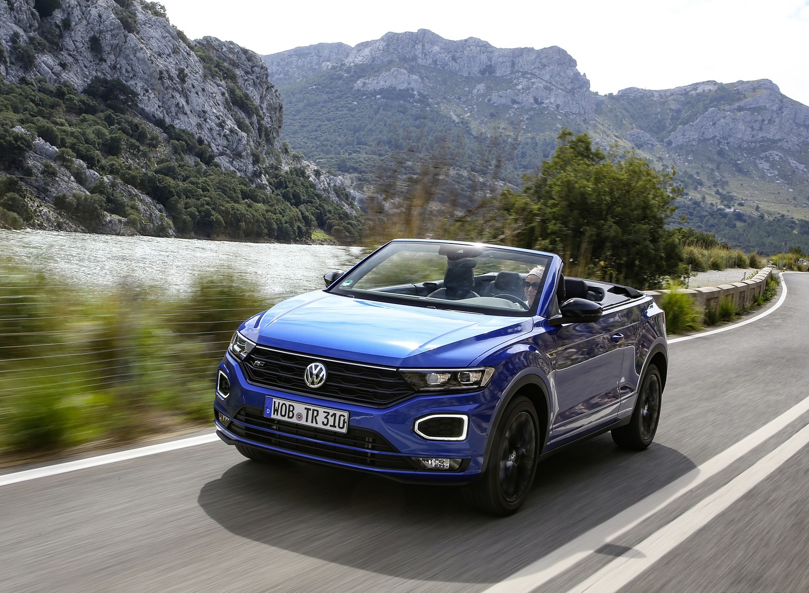 2020 Volkswagen T-Roc Cabriolet Front Three-Quarter Wallpapers (12)