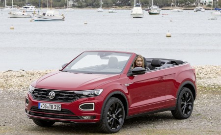 2020 Volkswagen T-Roc Cabriolet Front Three-Quarter Wallpapers 450x275 (135)