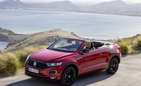 2020 Volkswagen T-Roc Cabriolet Front Three-Quarter Wallpapers 450x275 (96)