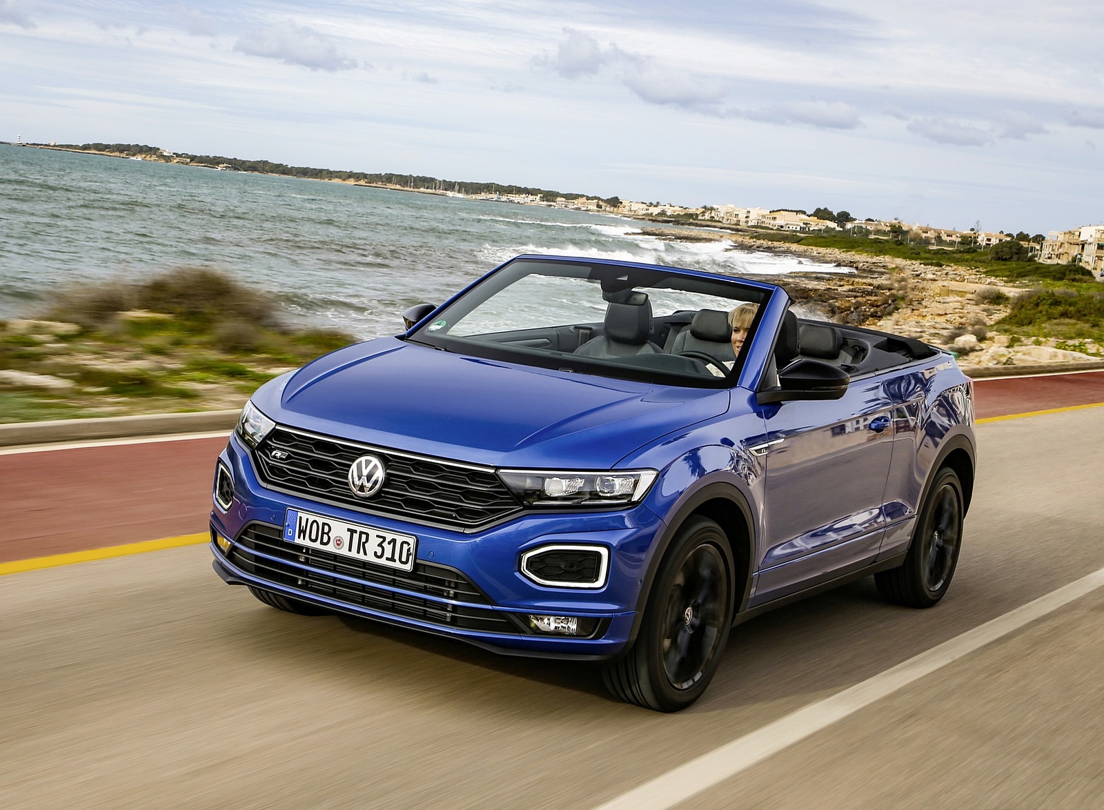 2020 Volkswagen T-Roc Cabriolet Front Three-Quarter Wallpapers #45 of 205