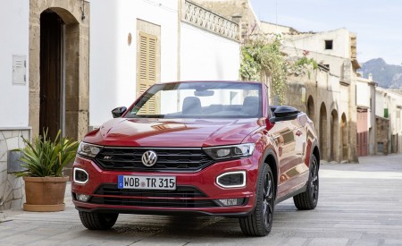 2020 Volkswagen T-Roc Cabriolet Front Wallpapers 450x275 (121)