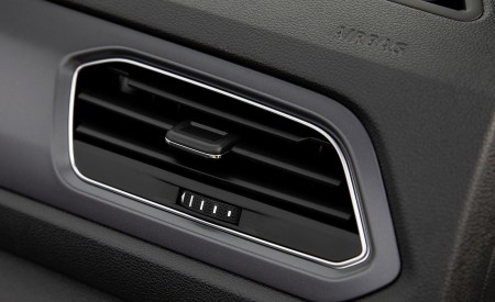 2020 Volkswagen T-Roc Cabriolet Interior Detail Wallpapers 450x275 (153)