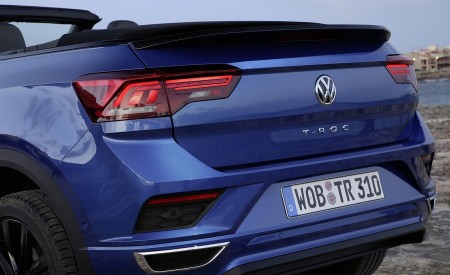 2020 Volkswagen T-Roc Cabriolet Tail Light Wallpapers 450x275 (63)