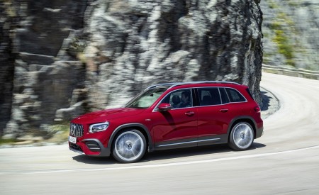 2021 Mercedes-AMG GLB 35 4MATIC (Color: Designo Patagonia Red Metallic) Front Three-Quarter Wallpapers 450x275 (72)