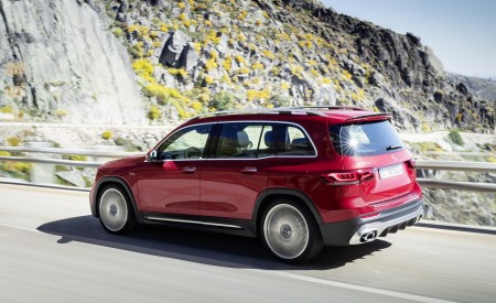 2021 Mercedes-AMG GLB 35 4MATIC (Color: Designo Patagonia Red Metallic) Front Three-Quarter Wallpapers 450x275 (73)