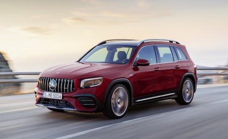 2021 Mercedes-AMG GLB 35 4MATIC (Color: Designo Patagonia Red Metallic) Front Three-Quarter Wallpapers 450x275 (74)