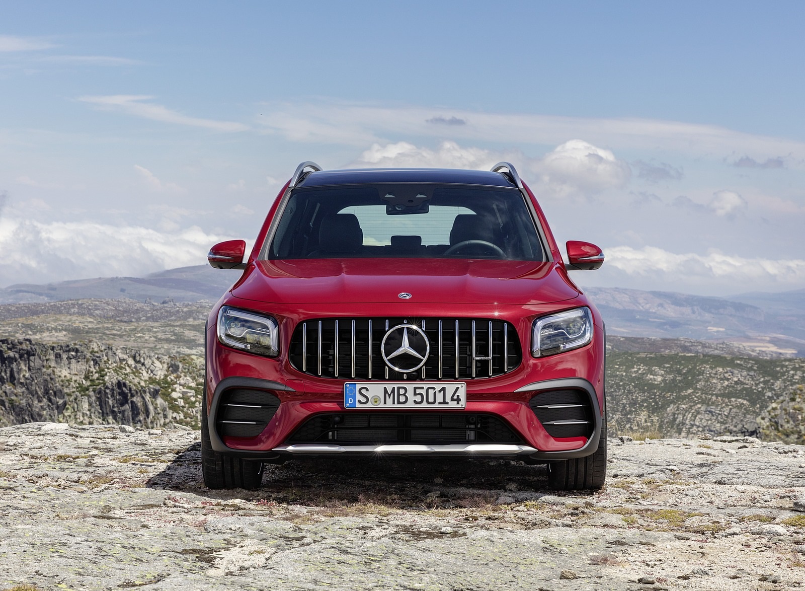 2021 Mercedes-AMG GLB 35 4MATIC (Color: Designo Patagonia Red Metallic) Front Wallpapers #83 of 95
