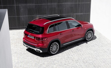 2021 Mercedes-AMG GLB 35 4MATIC (Color: Designo Patagonia Red Metallic) Rear Three-Quarter Wallpapers 450x275 (84)