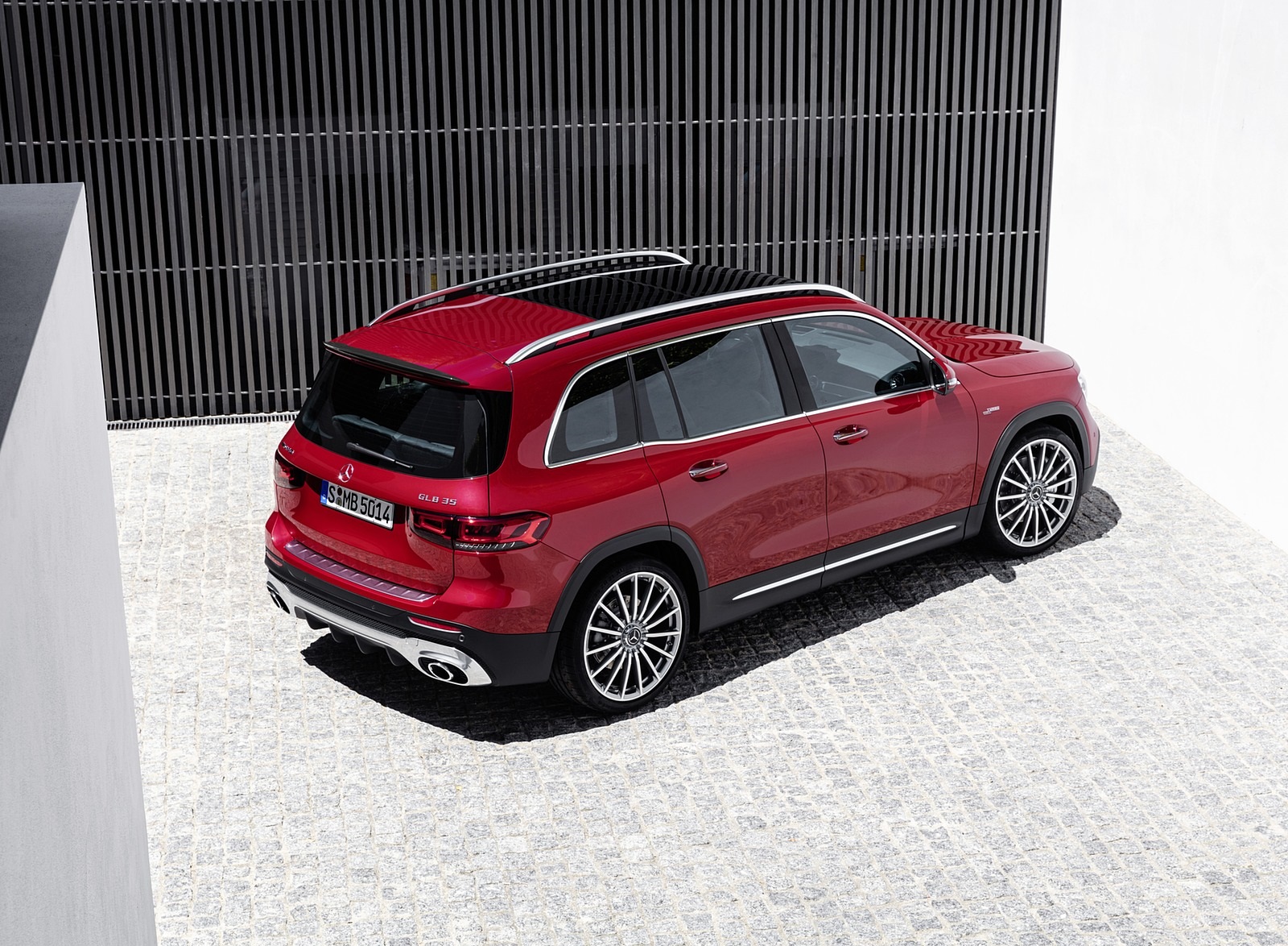 2021 Mercedes-AMG GLB 35 4MATIC (Color: Designo Patagonia Red Metallic) Rear Three-Quarter Wallpapers #84 of 95