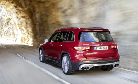 2021 Mercedes-AMG GLB 35 4MATIC (Color: Designo Patagonia Red Metallic) Rear Three-Quarter Wallpapers 450x275 (77)