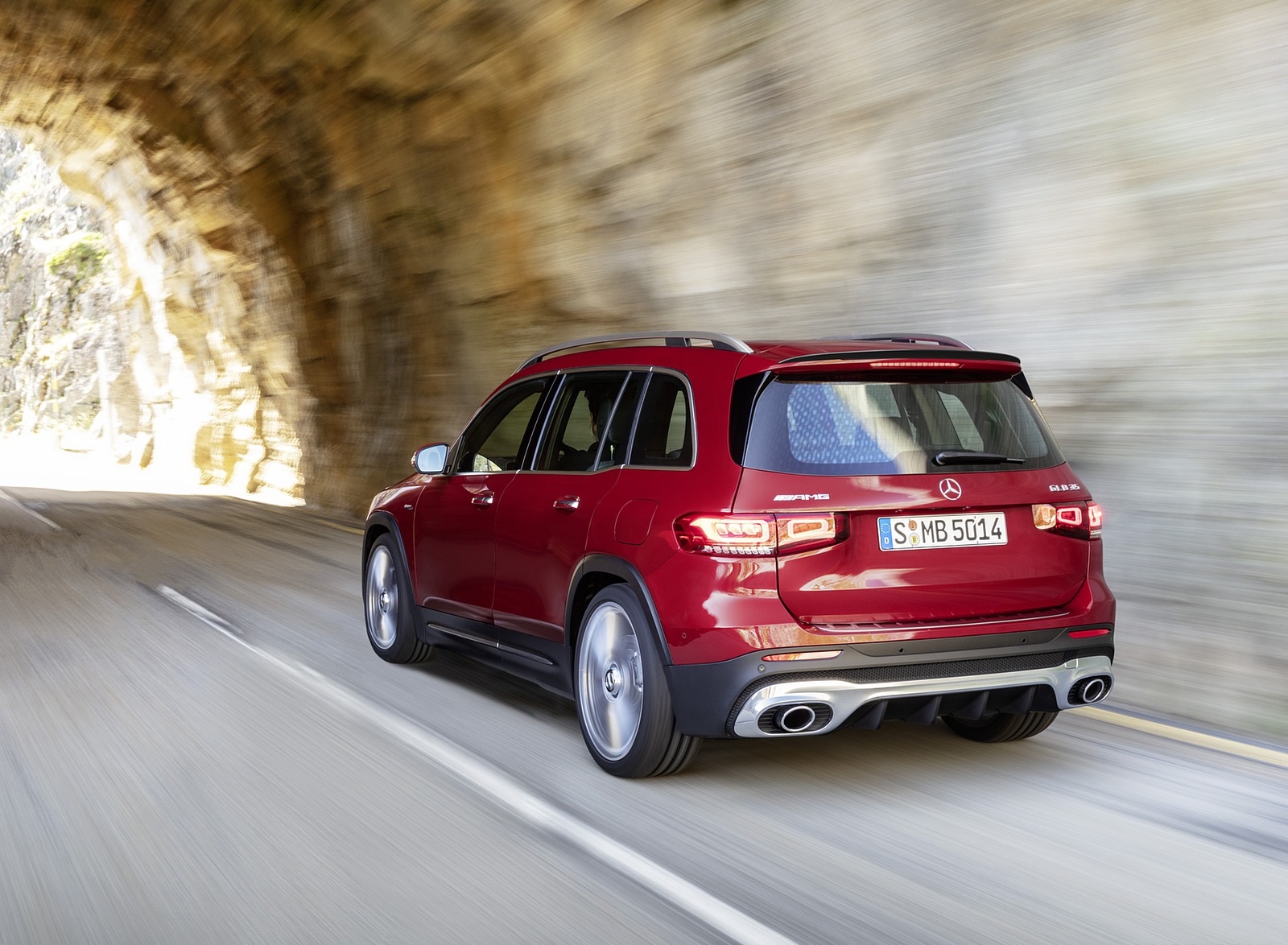 2021 Mercedes-AMG GLB 35 4MATIC (Color: Designo Patagonia Red Metallic) Rear Three-Quarter Wallpapers #77 of 95