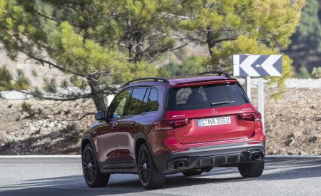 2021 Mercedes-AMG GLB 35 4MATIC (Color: Designo Patagonia Red Metallic) Rear Three-Quarter Wallpapers 450x275 (46)