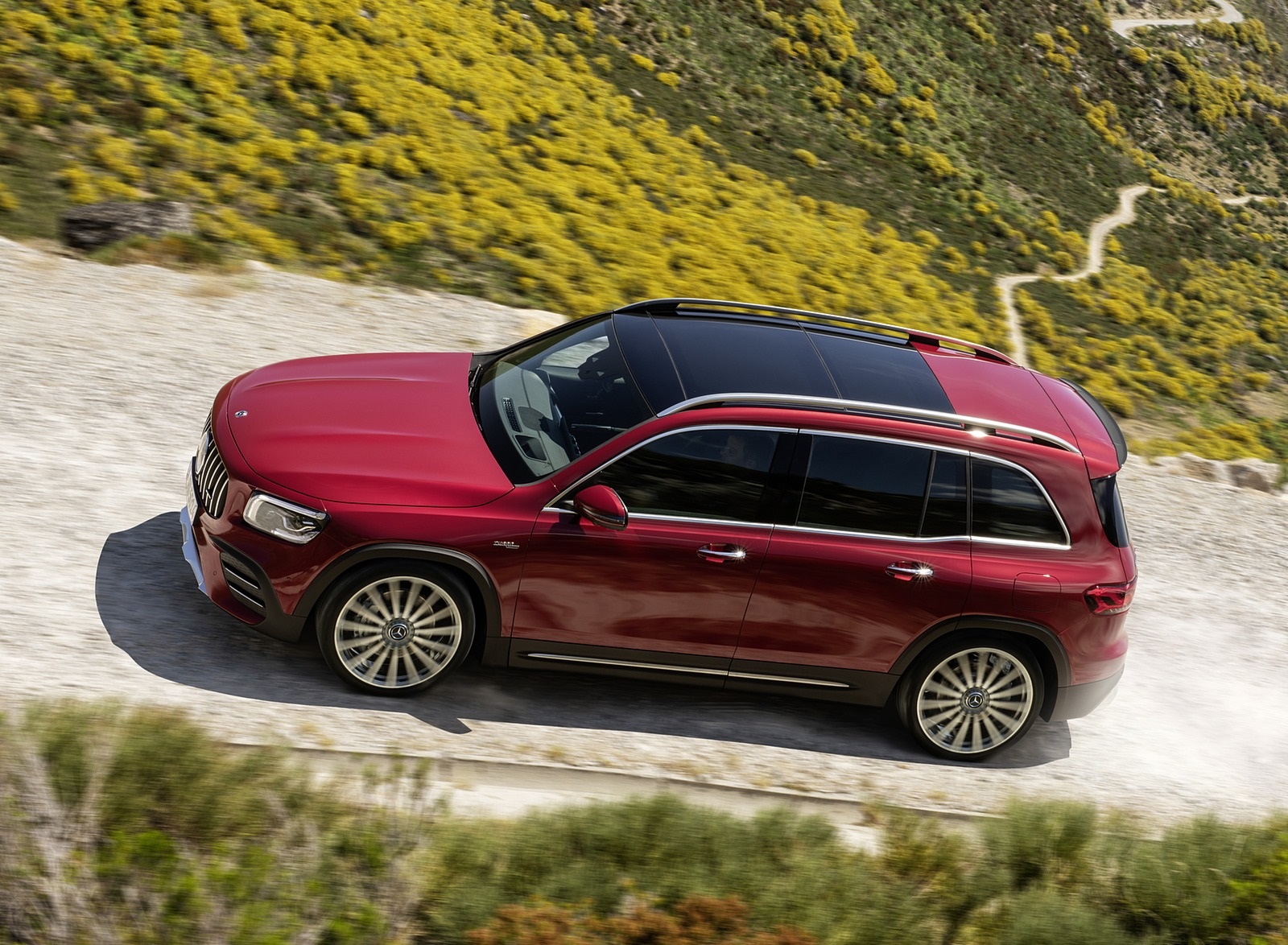 2021 Mercedes-AMG GLB 35 4MATIC (Color: Designo Patagonia Red Metallic) Side Wallpapers #78 of 95