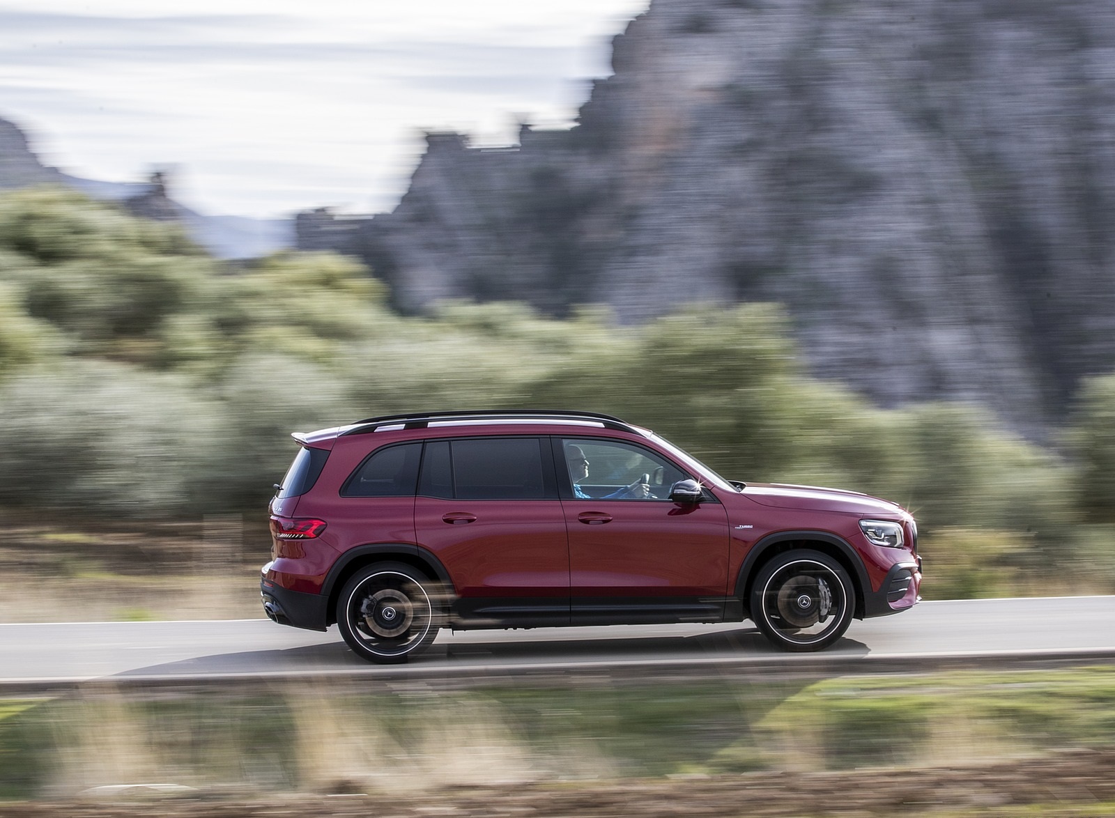 2021 Mercedes-AMG GLB 35 4MATIC (Color: Designo Patagonia Red Metallic) Side Wallpapers #48 of 95